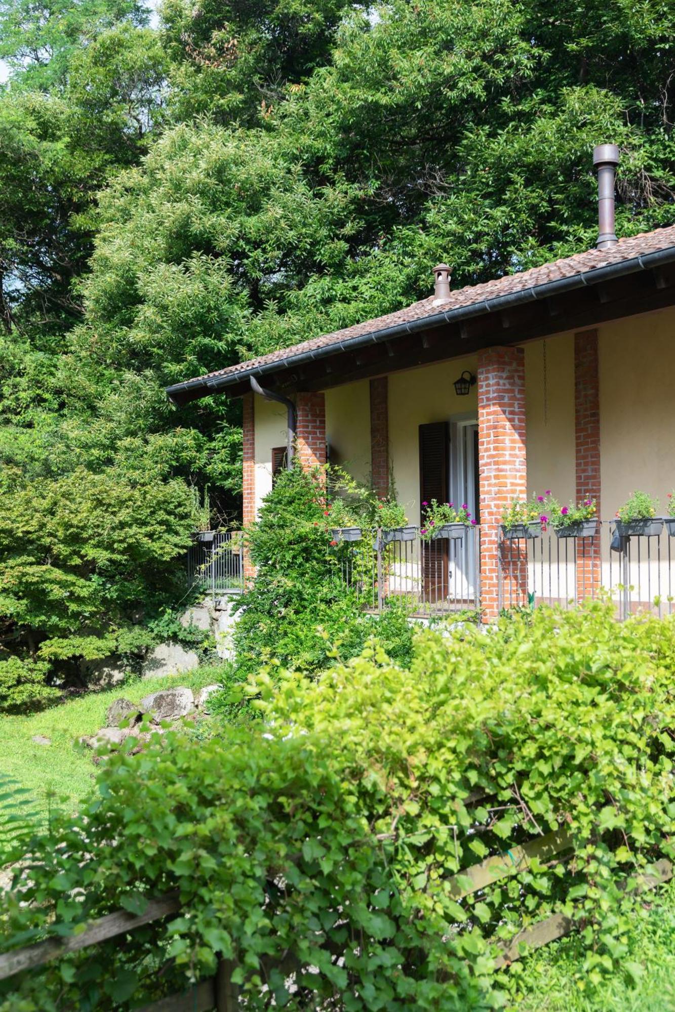Agriturismo Biomatto Арона Экстерьер фото